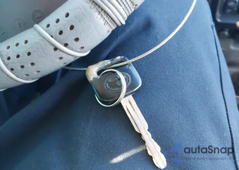 2001 Toyota Tacoma из США, поврежденный, VIN 5TEWM72N51Z748034